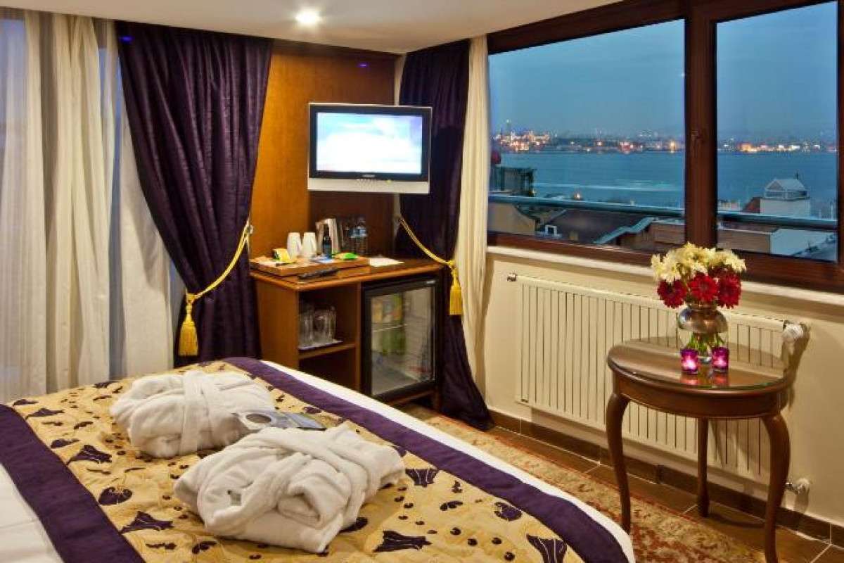 GLK Premier Acropol Suites And Spa