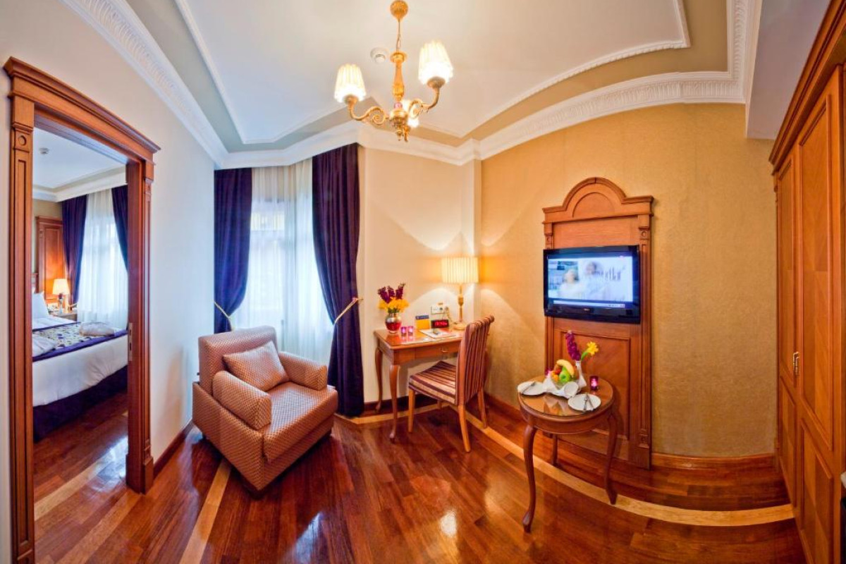 GLK Premier Acropol Suites And Spa