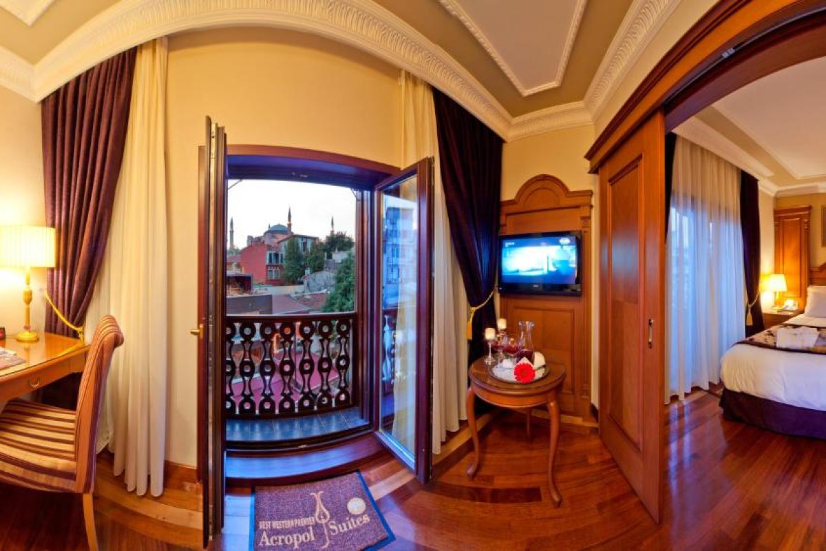 GLK Premier Acropol Suites And Spa