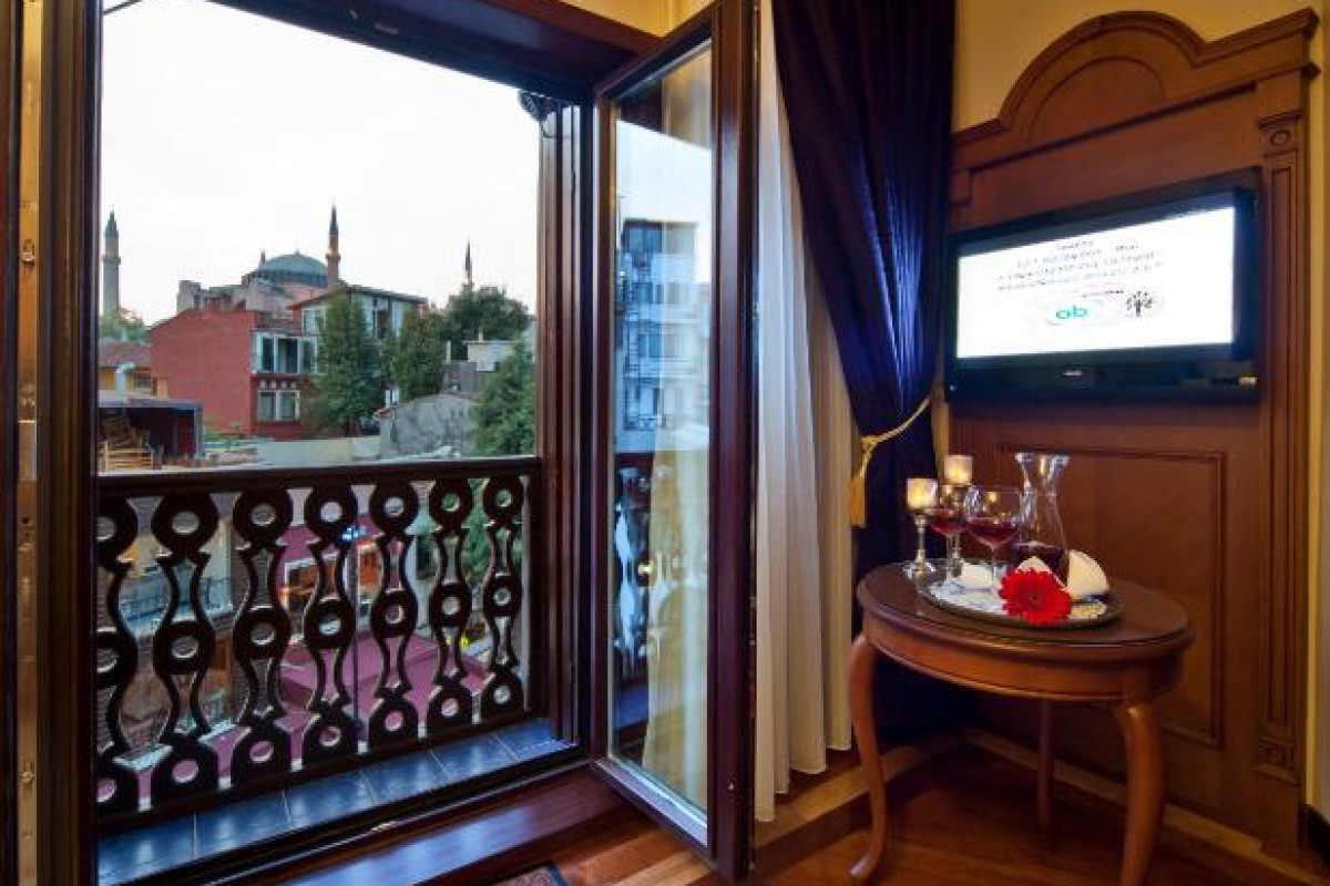 GLK Premier Acropol Suites And Spa