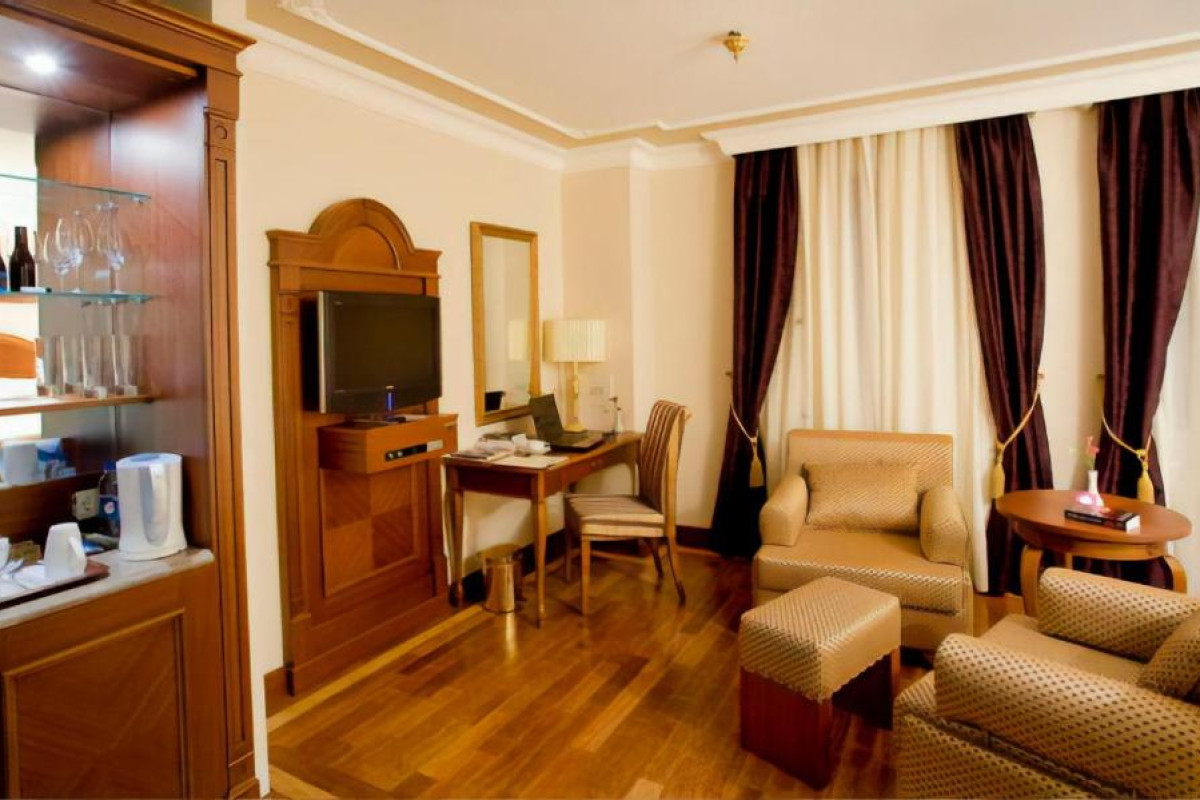 Glk Premier Regency Suites And Spa