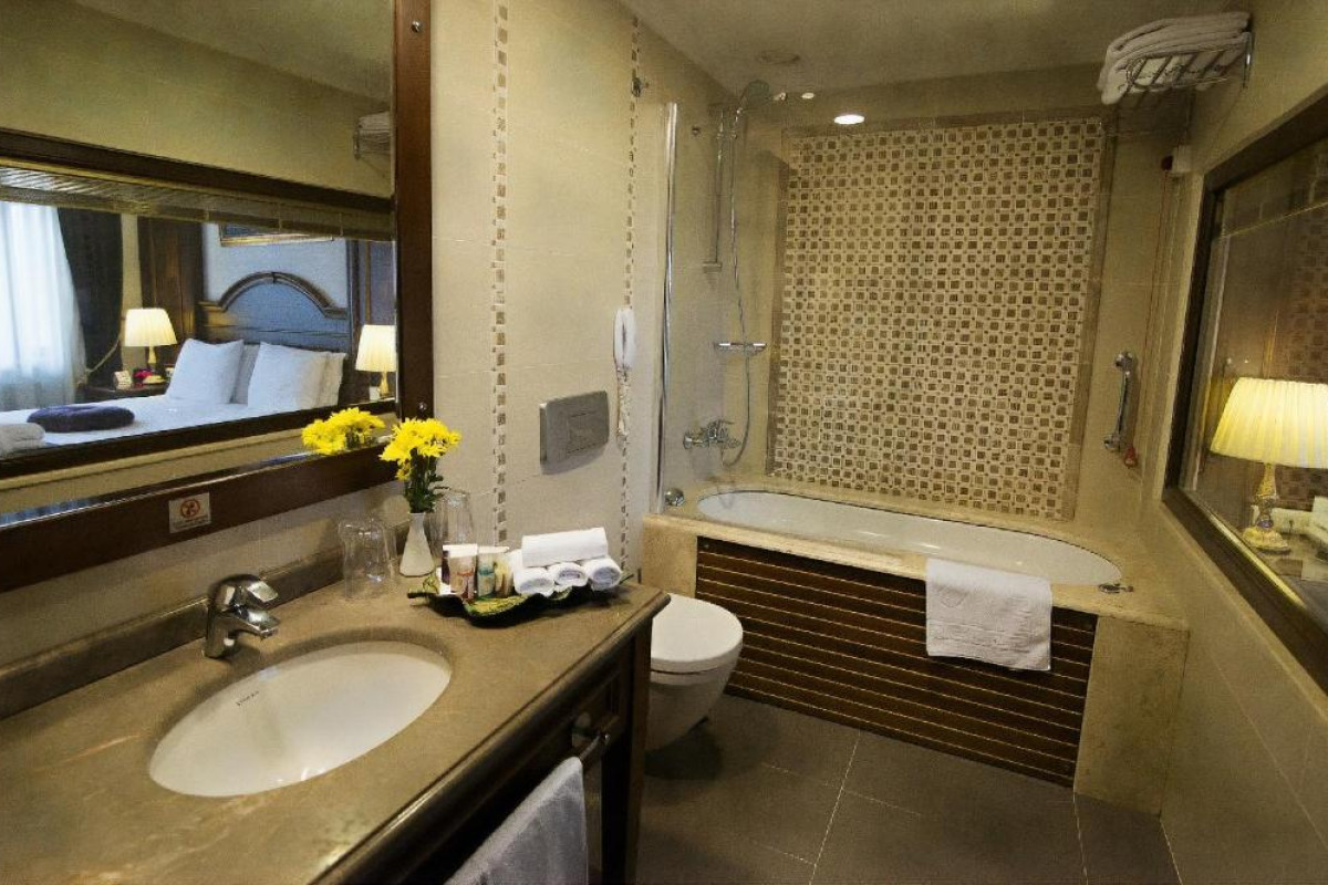 Glk Premier Regency Suites And Spa