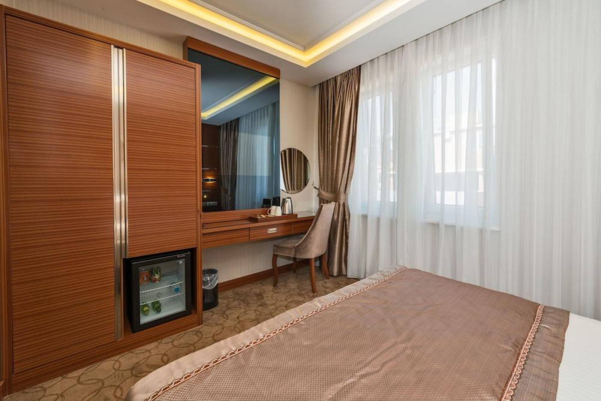 GLORIOUS HOTEL