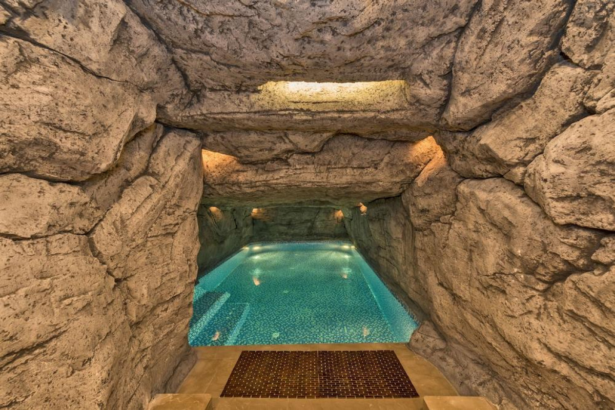 GLORIOUS HOTEL