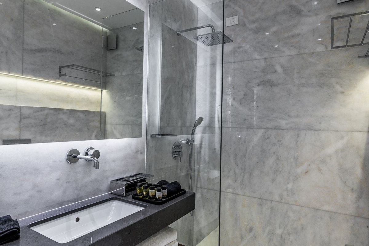 GM Exclusive Luxury Suites And SPA