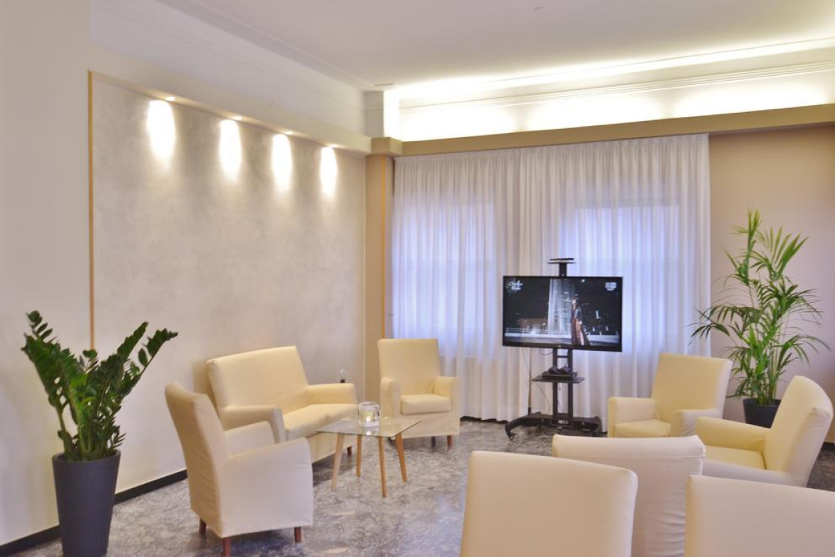 Gold Hotel