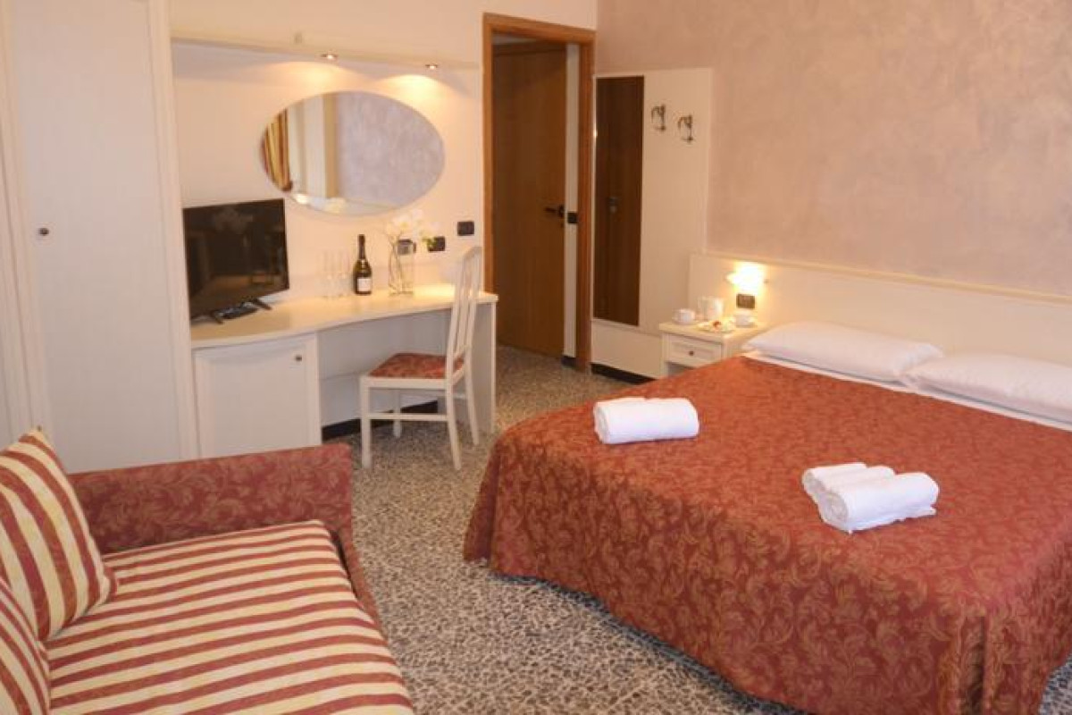 Gold Hotel