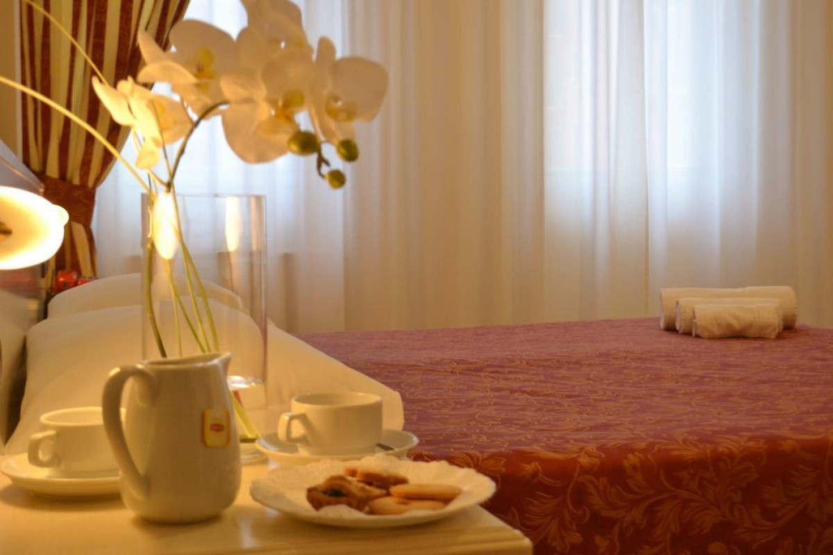 Gold Hotel