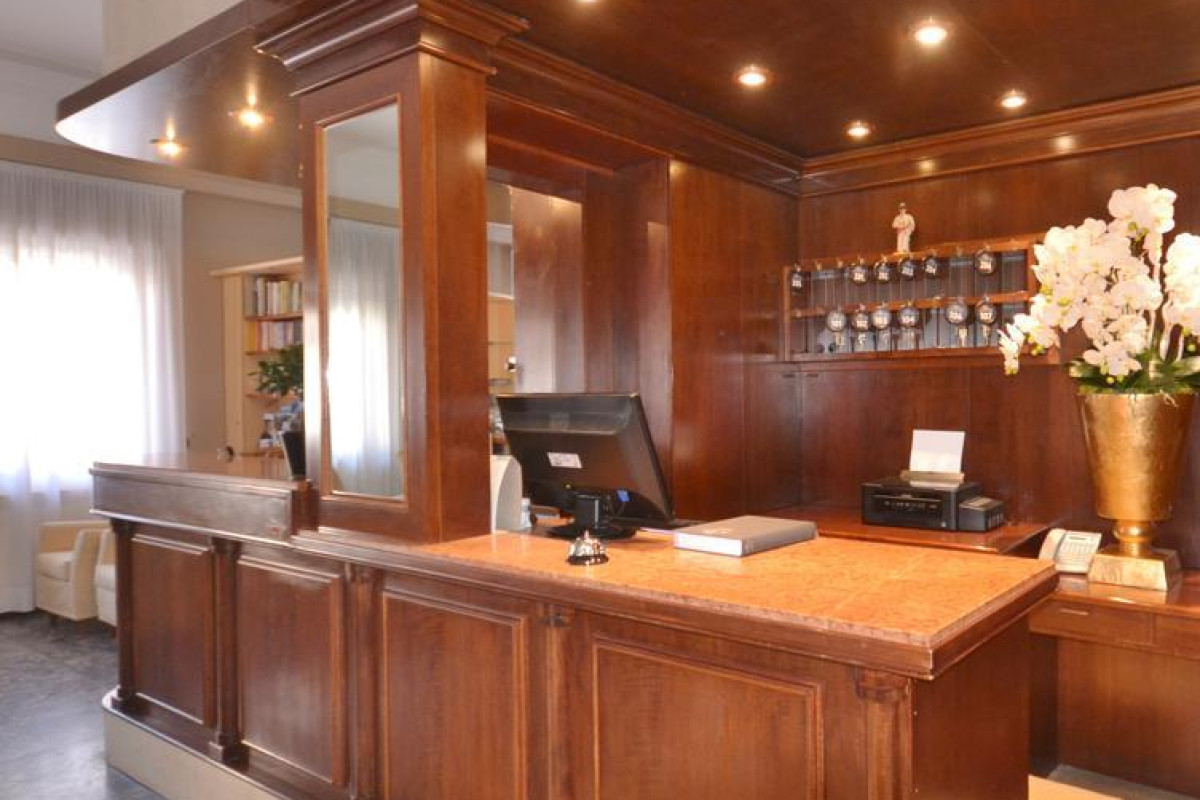 Gold Hotel