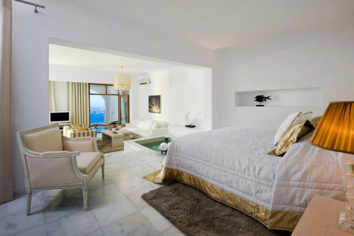 Gold Suites Santorini