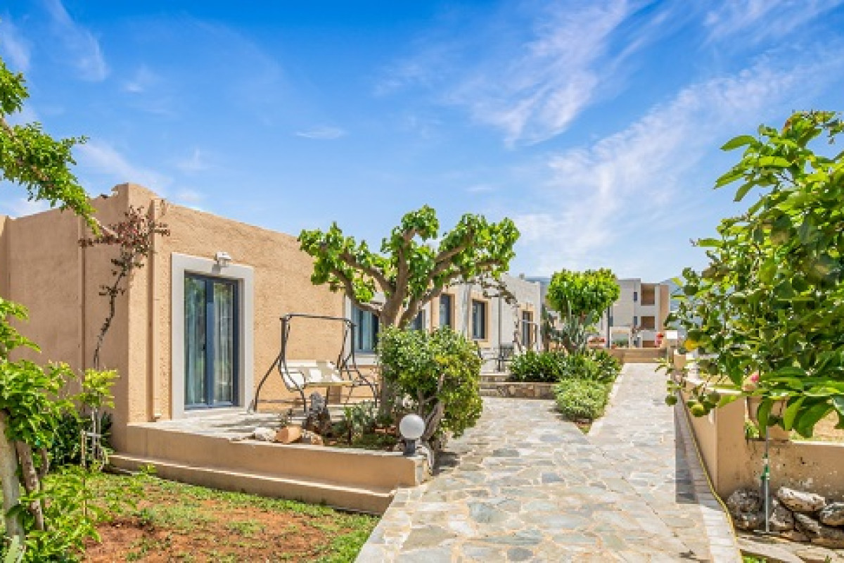 GOLDEN BAY APARTMENTS – GARDEN HAVEN