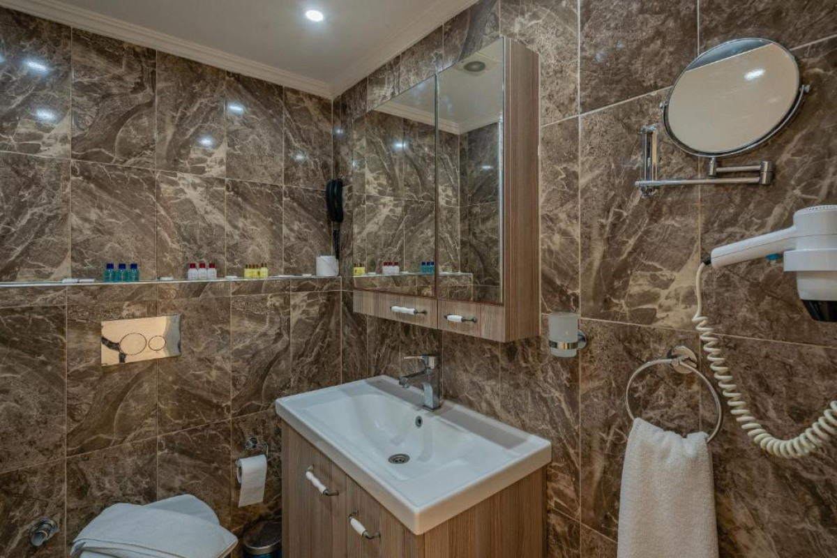 GOLDEN BEACH RESORT  SPA