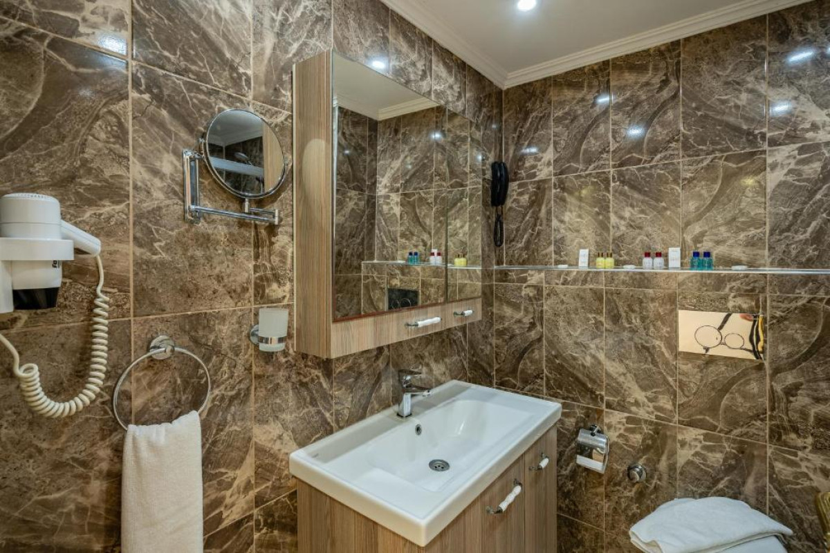 GOLDEN BEACH RESORT  SPA