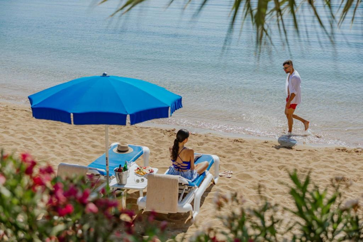 GOLDEN COAST BEACH HOTEL