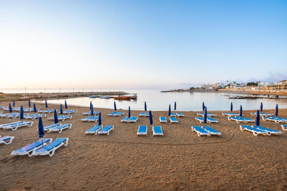 GOLDEN COAST BEACH HOTEL