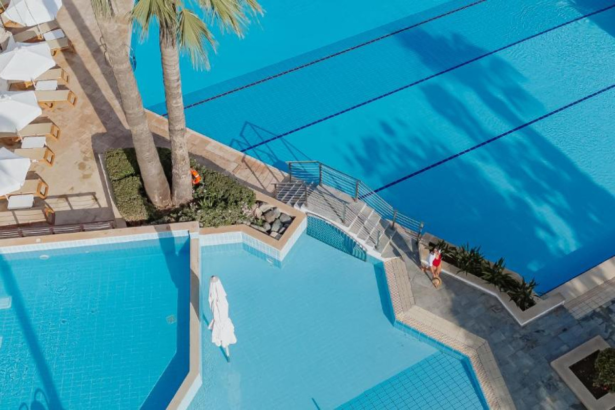 GOLDEN COAST BEACH HOTEL