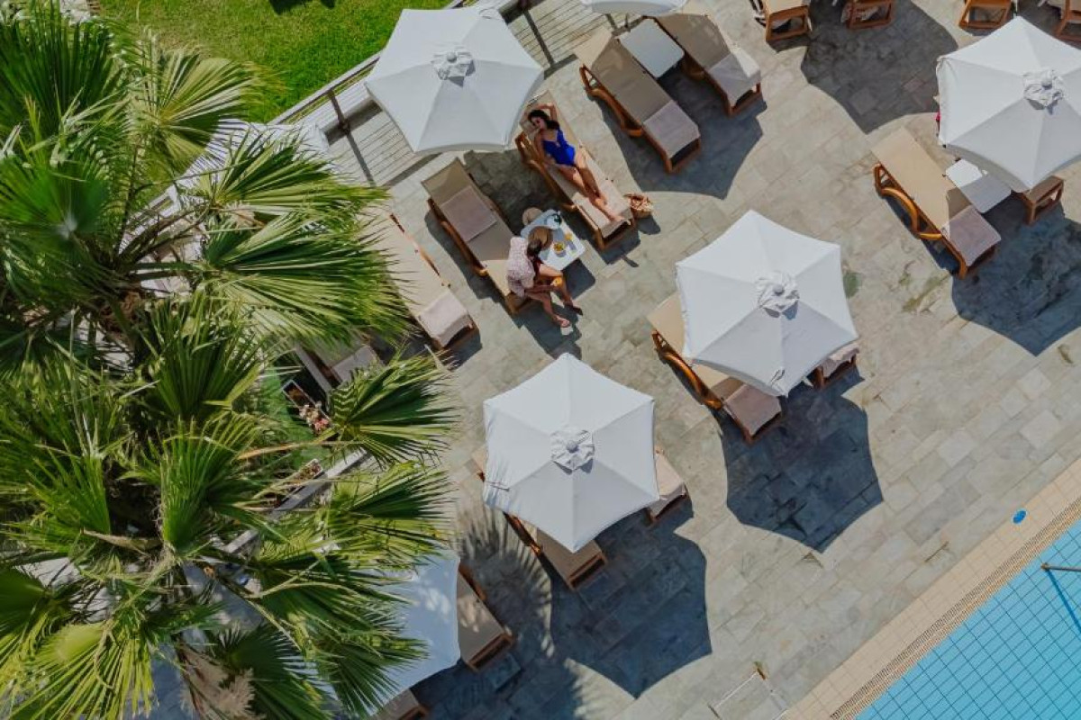 GOLDEN COAST BEACH HOTEL