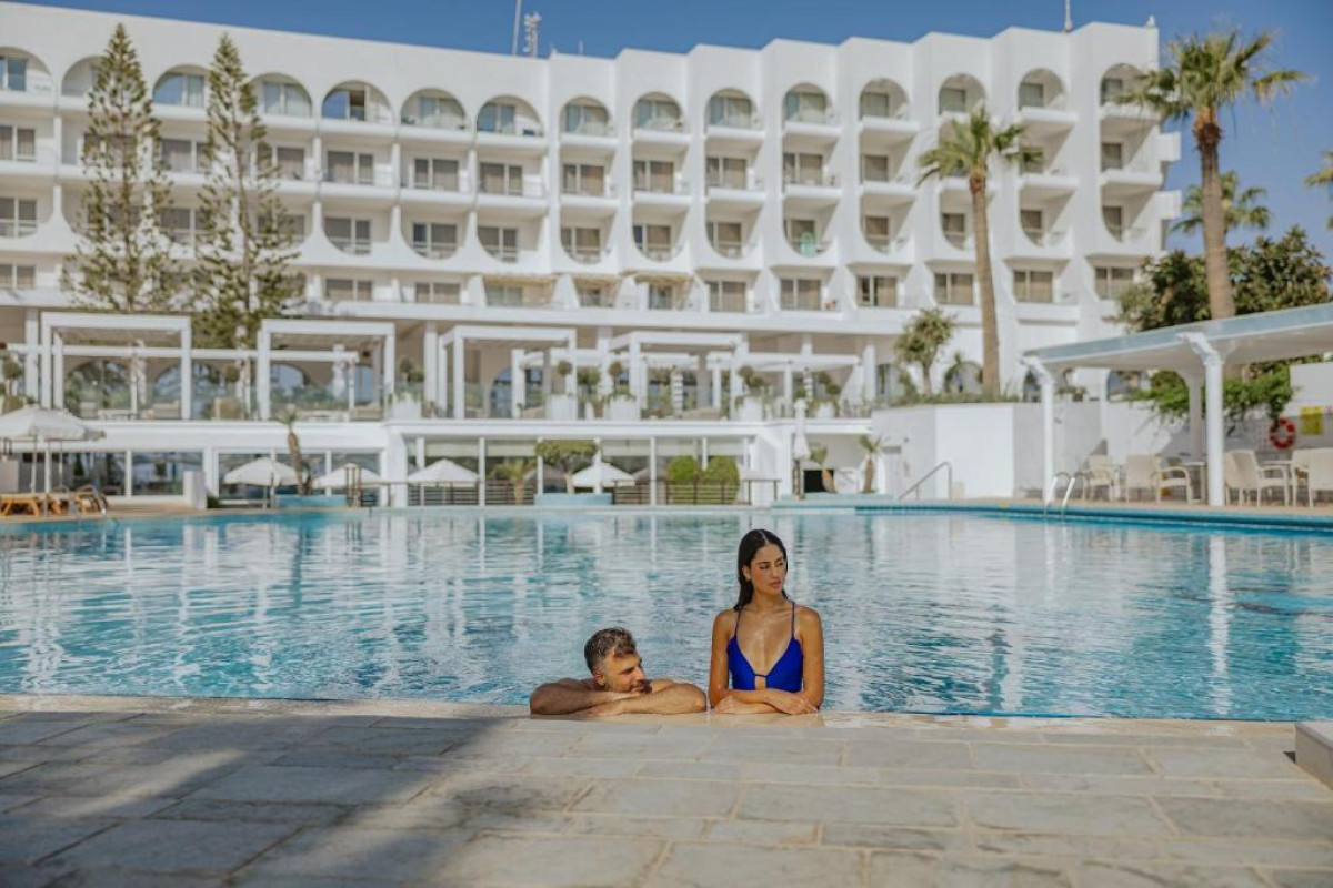GOLDEN COAST BEACH HOTEL