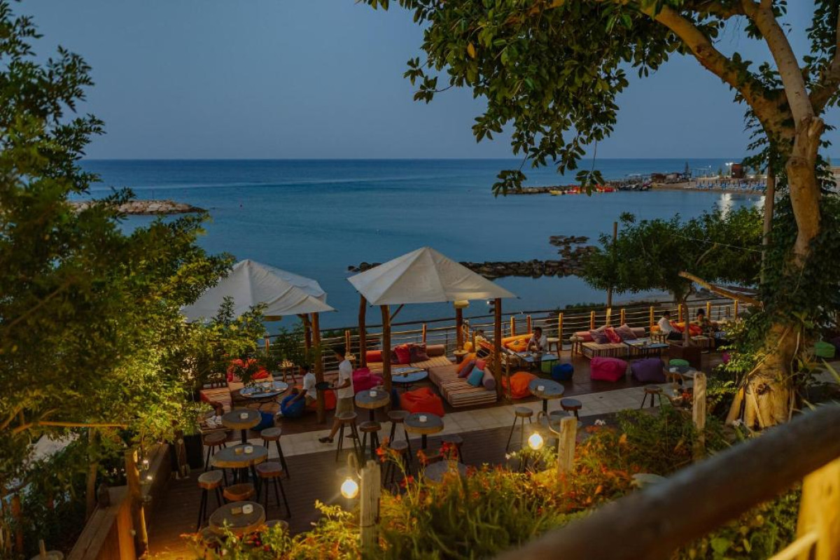 GOLDEN COAST BEACH HOTEL