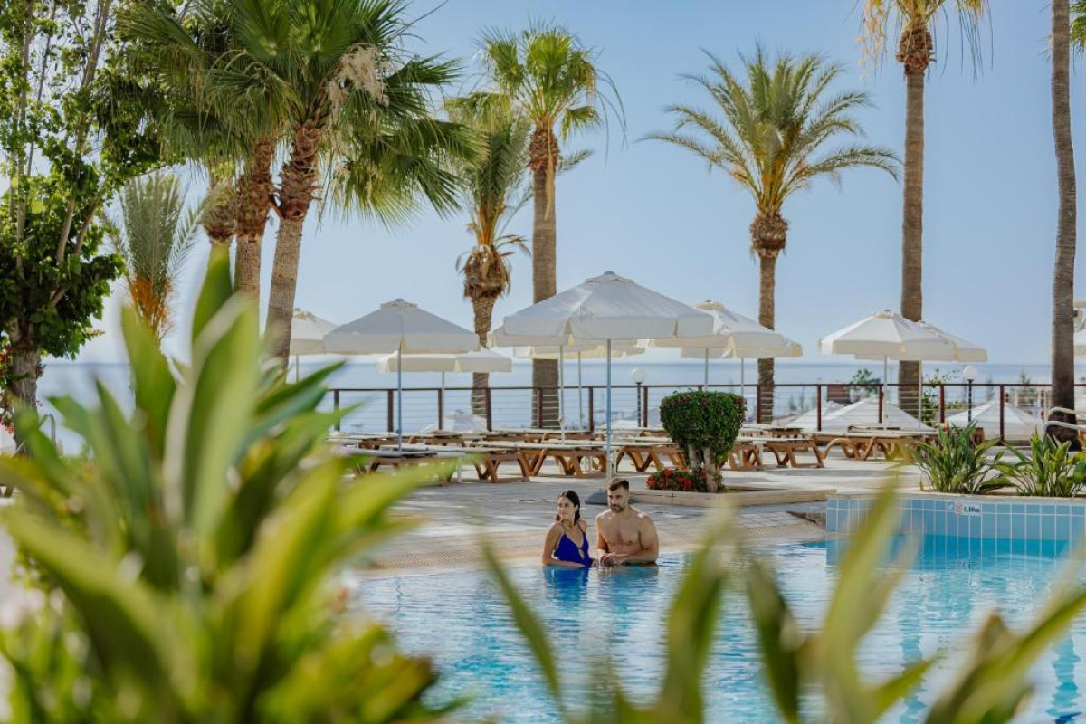 GOLDEN COAST BEACH HOTEL