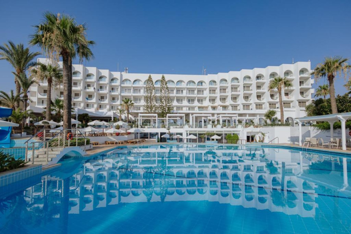 GOLDEN COAST BEACH HOTEL