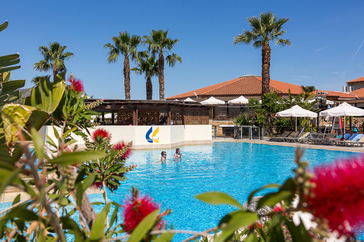 Golden Coast Hotel and Bungalows