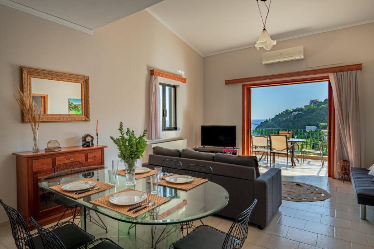 Golden Flowers Apartment