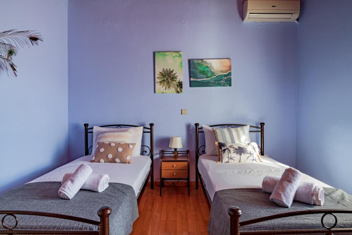 Golden Flowers Apartment