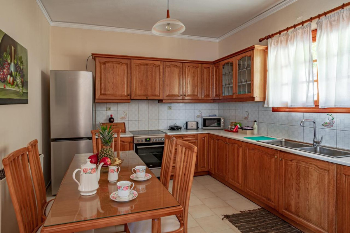 Golden Flowers Apartment