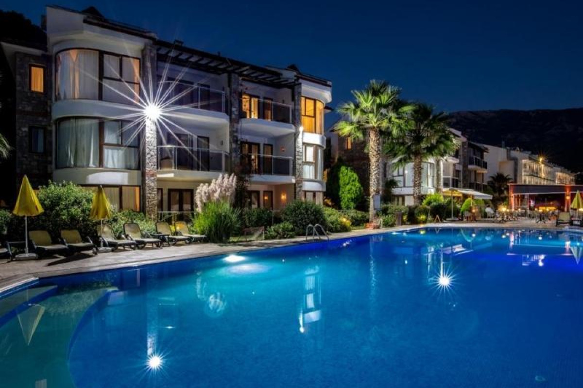GOLDEN LIFE HEIGHTS DELUXE SUITE HOTEL