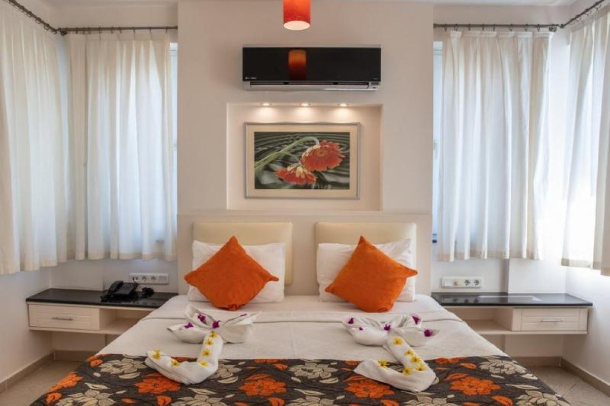 GOLDEN LIFE HEIGHTS DELUXE SUITE HOTEL