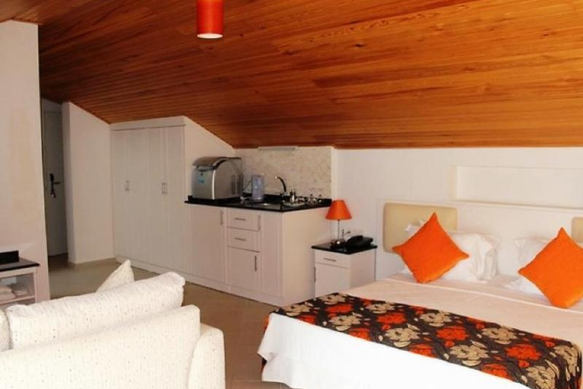 GOLDEN LIFE HEIGHTS DELUXE SUITE HOTEL