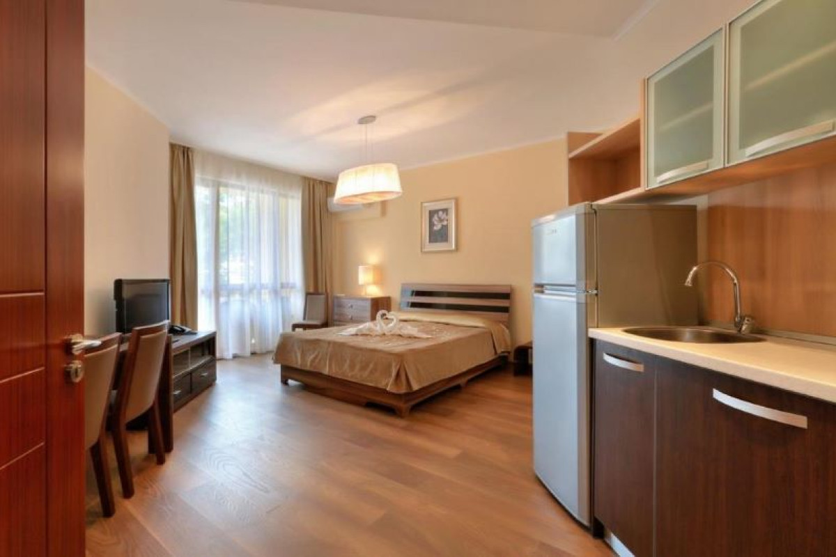 GOLDEN LINE HOTEL