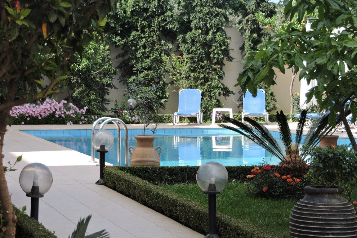 GOLDEN ROSE SUITES
