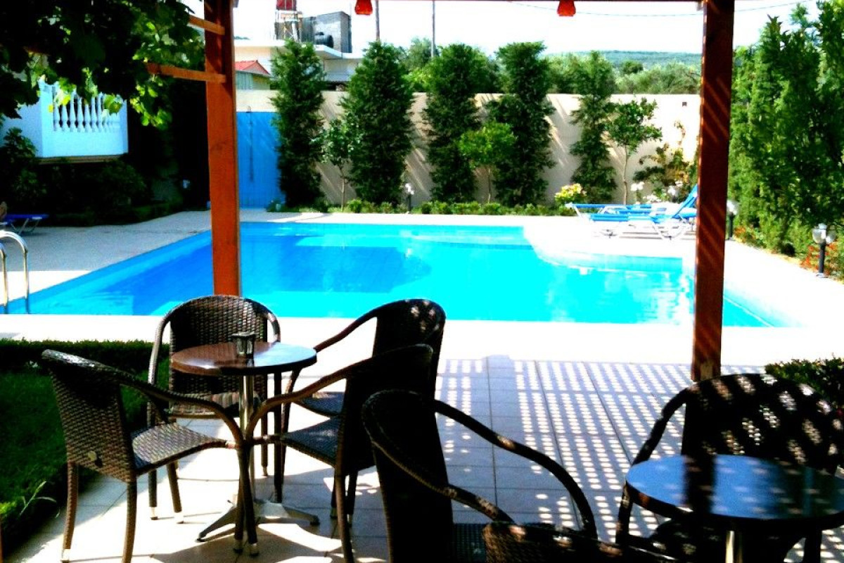 GOLDEN ROSE SUITES