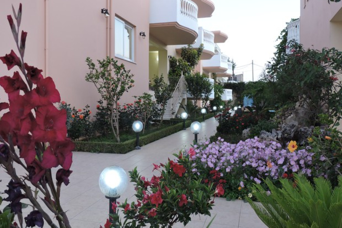 GOLDEN ROSE SUITES