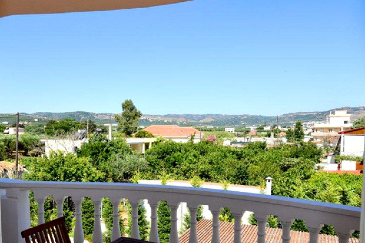 GOLDEN ROSE SUITES