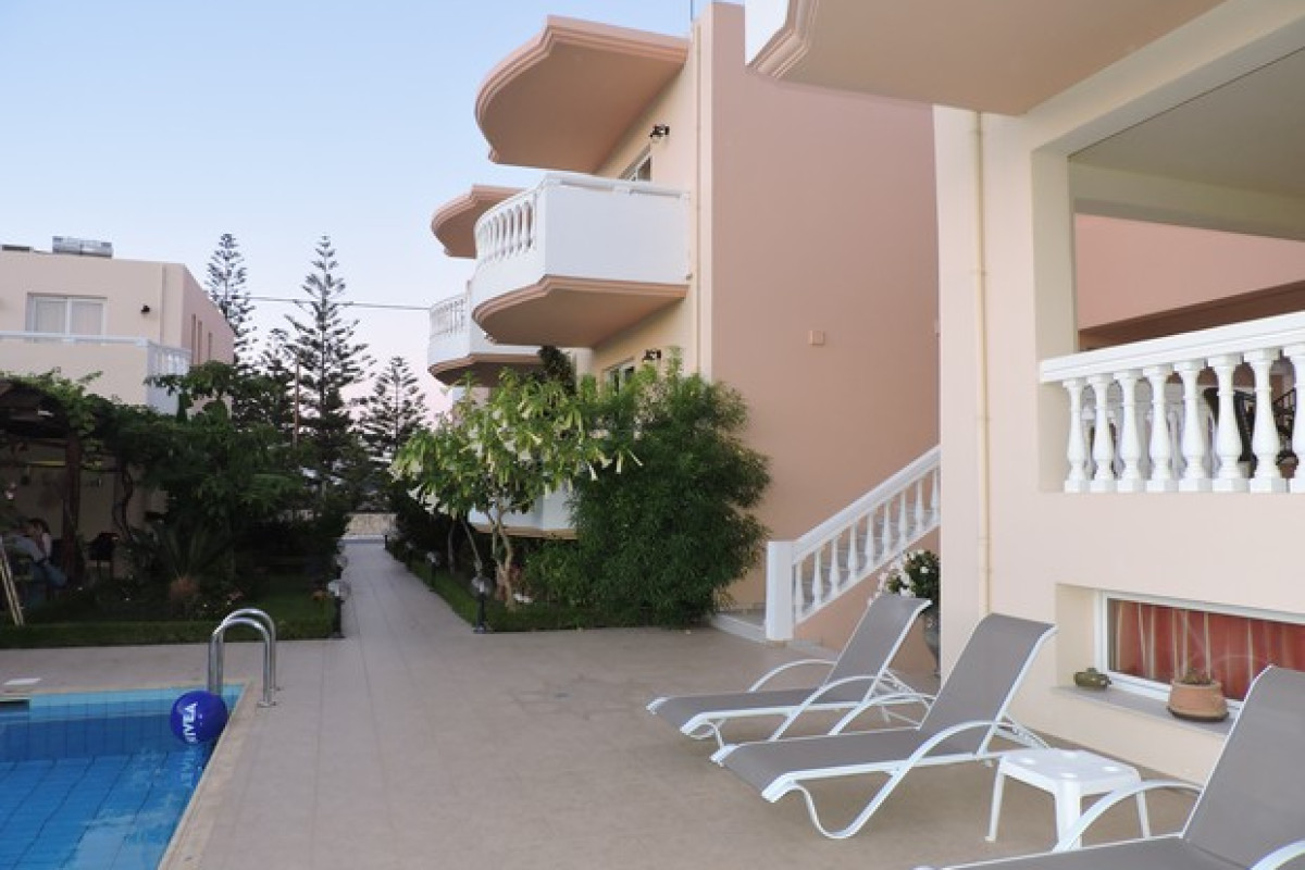 GOLDEN ROSE SUITES