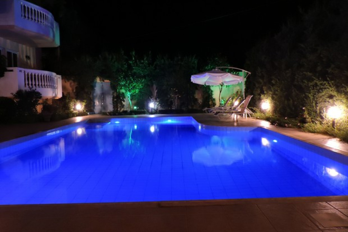 GOLDEN ROSE SUITES