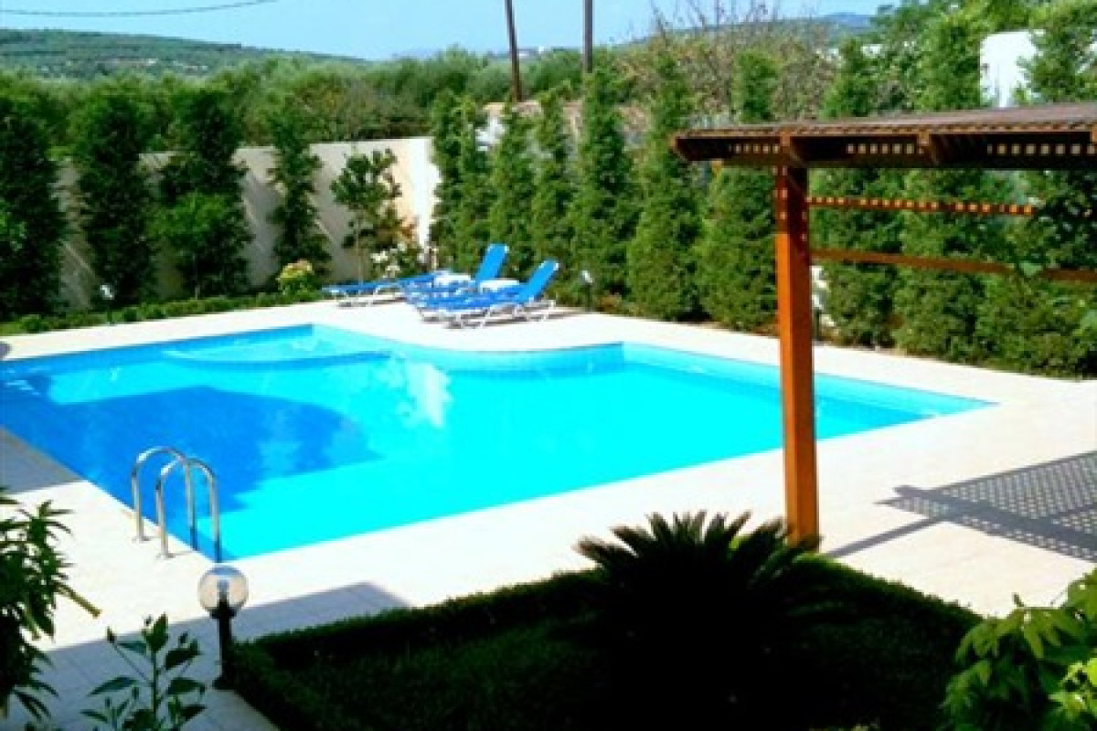 GOLDEN ROSE SUITES