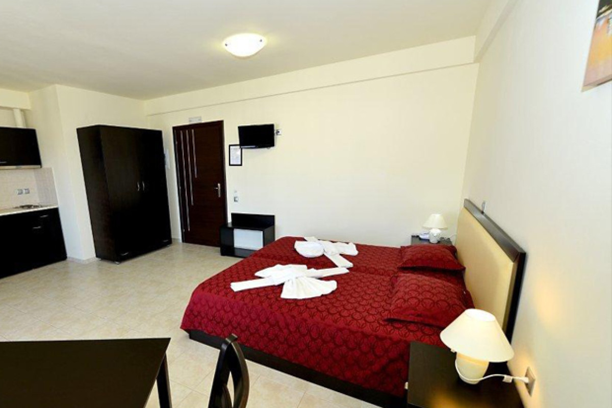 GOLDEN ROSE SUITES