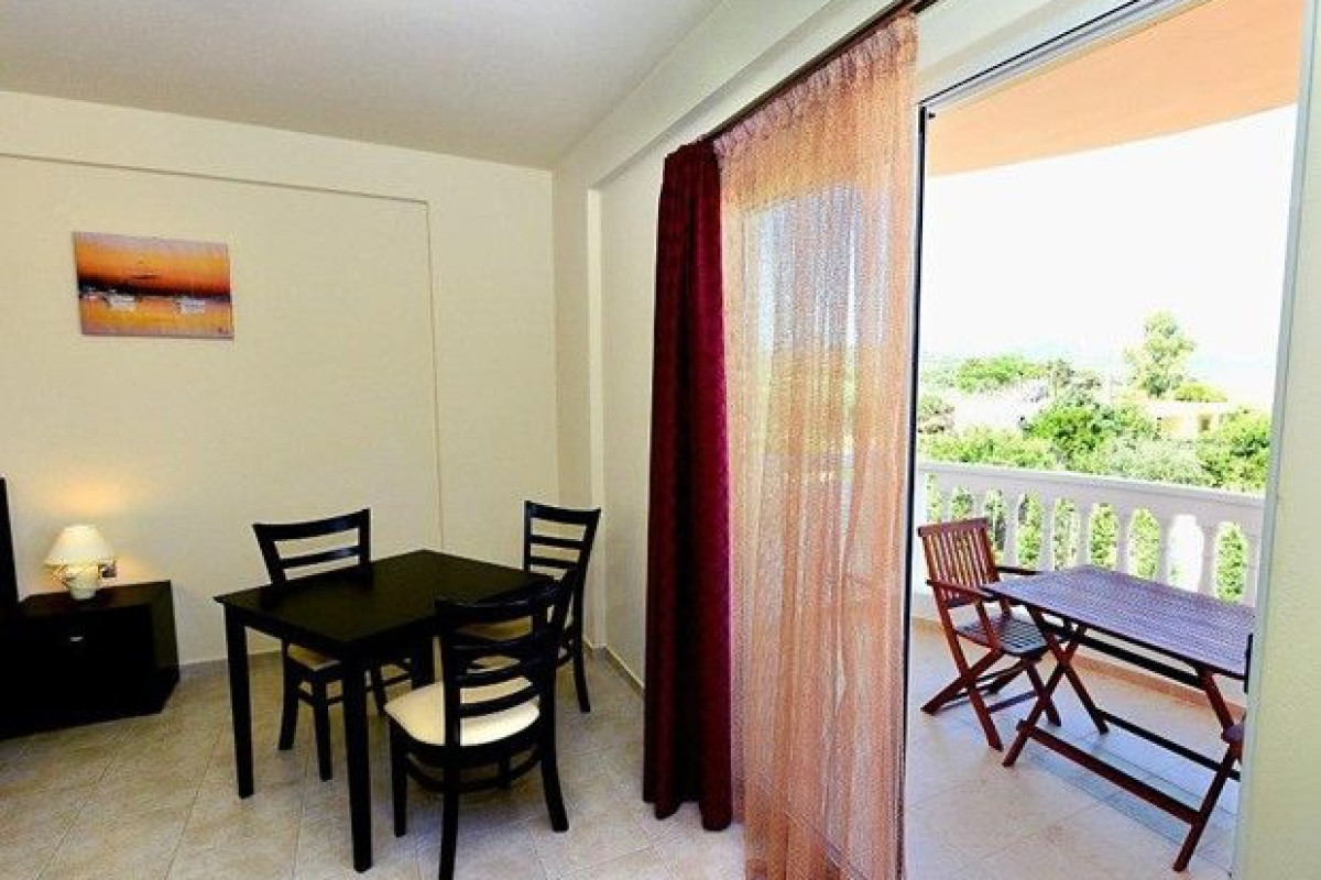GOLDEN ROSE SUITES