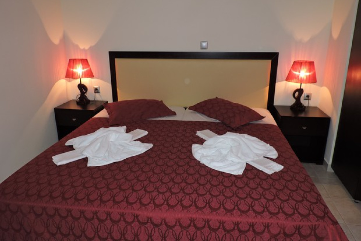 GOLDEN ROSE SUITES