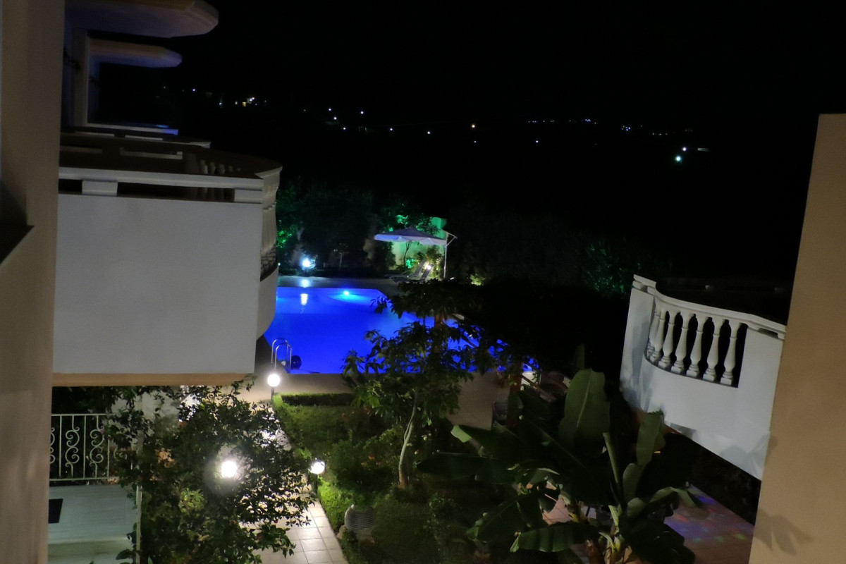 GOLDEN ROSE SUITES