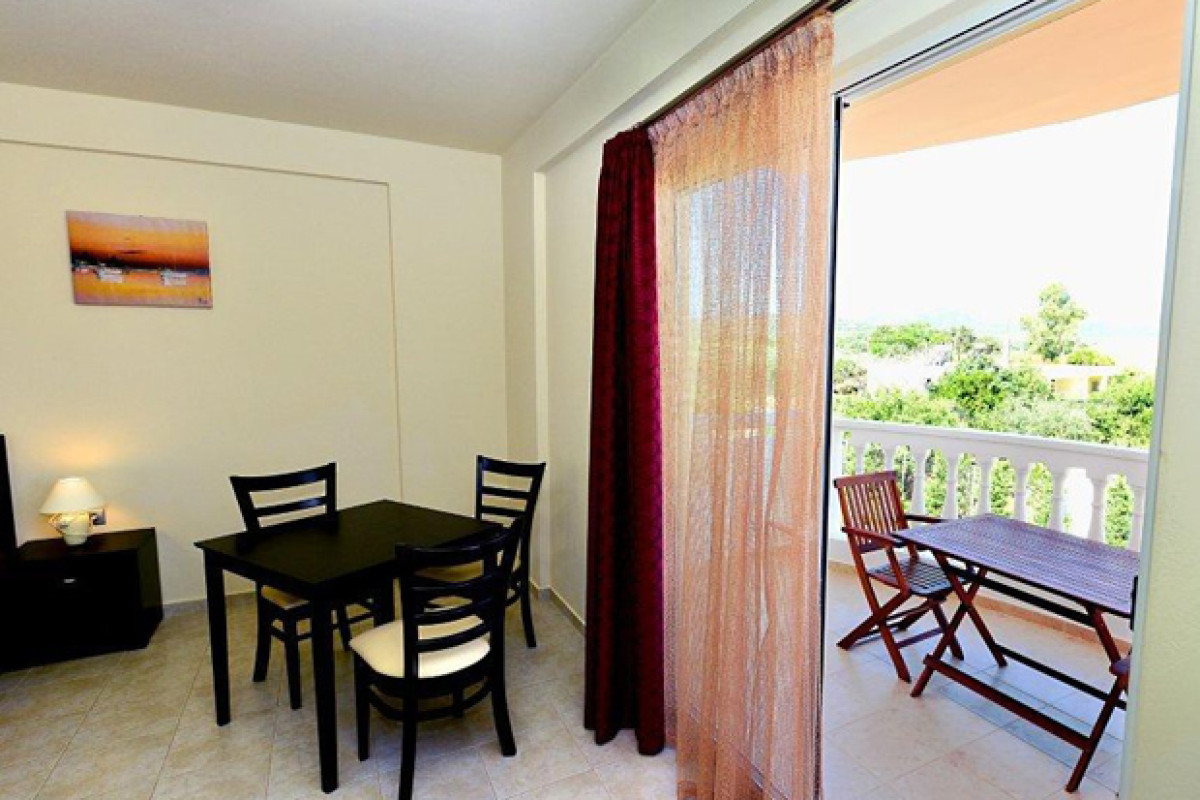GOLDEN ROSE SUITES