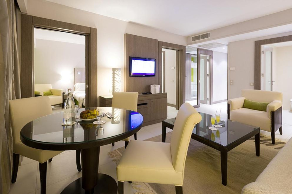 GOLF ROYAL HOTEL
