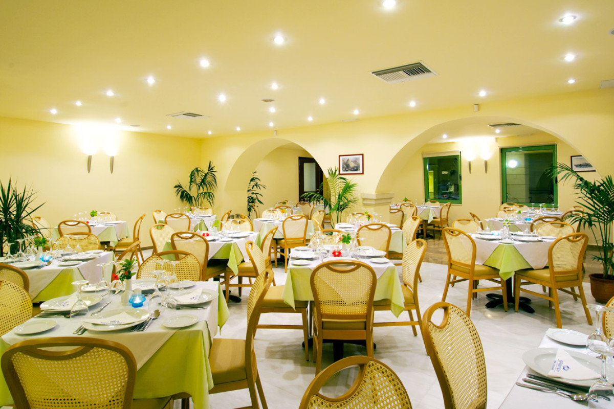 GIANNOULIS GRAND BAY BEACH RESORT (ADULTS ONLY)