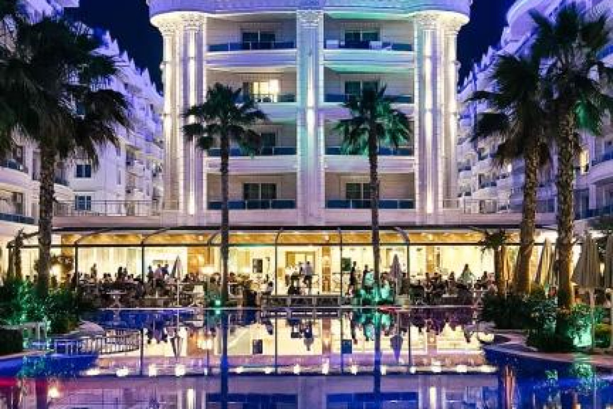 Grand Blue Fafa Resort & SPA