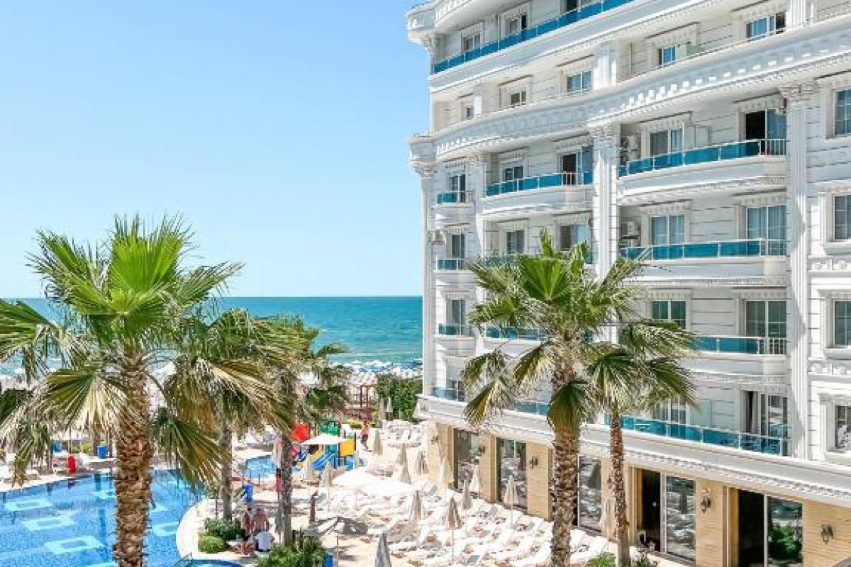 Grand Blue Fafa Resort & SPA