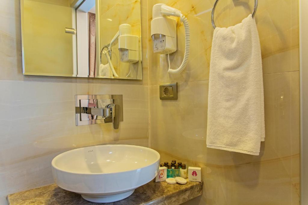 GRAND NAKI HOTEL